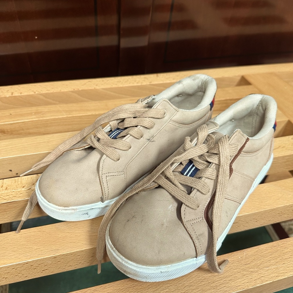 Nautica canvass lace up sneakers size 4. Big kids boys good used condition